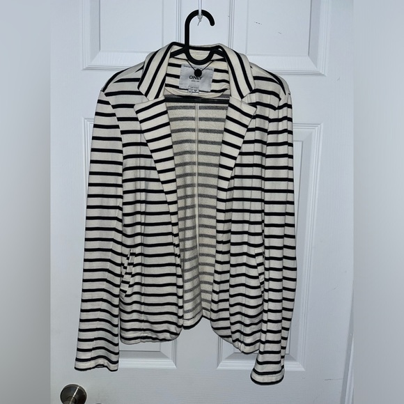 ONLY Black and white striped blazer - Picture 2 of 3